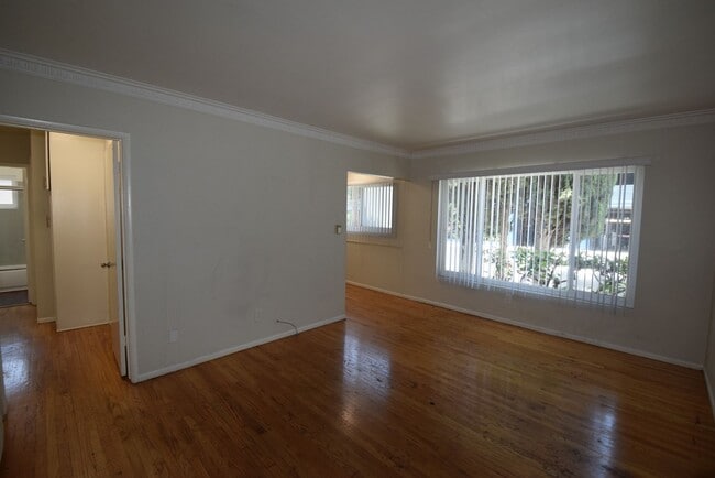 Building Photo - 1422 Gordon St