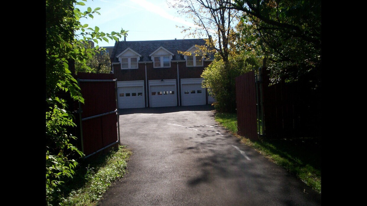 Foto principal - 11313 Lake Ave