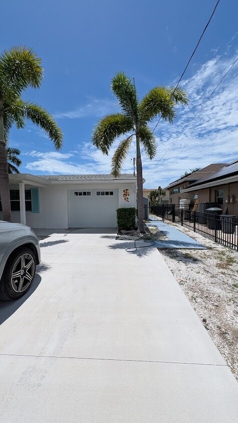 Building Photo - 2164 Edythe Dr