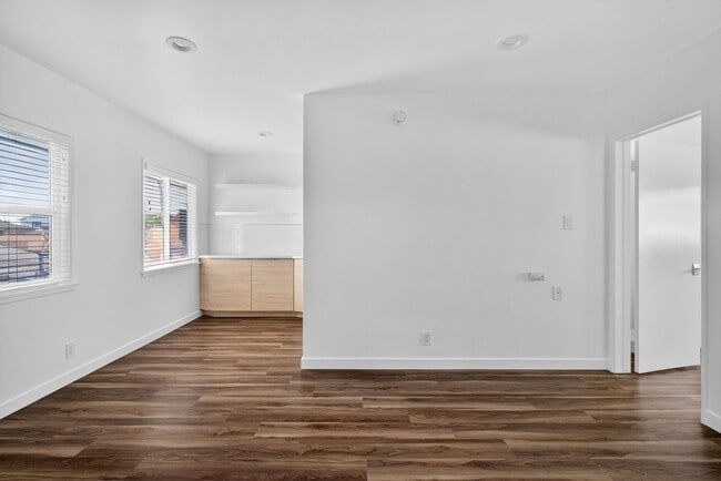 Building Photo - 4308 E 4th St