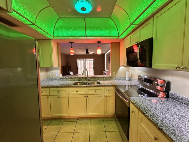 Foto del edificio - 4310 Santa Barbara Blvd