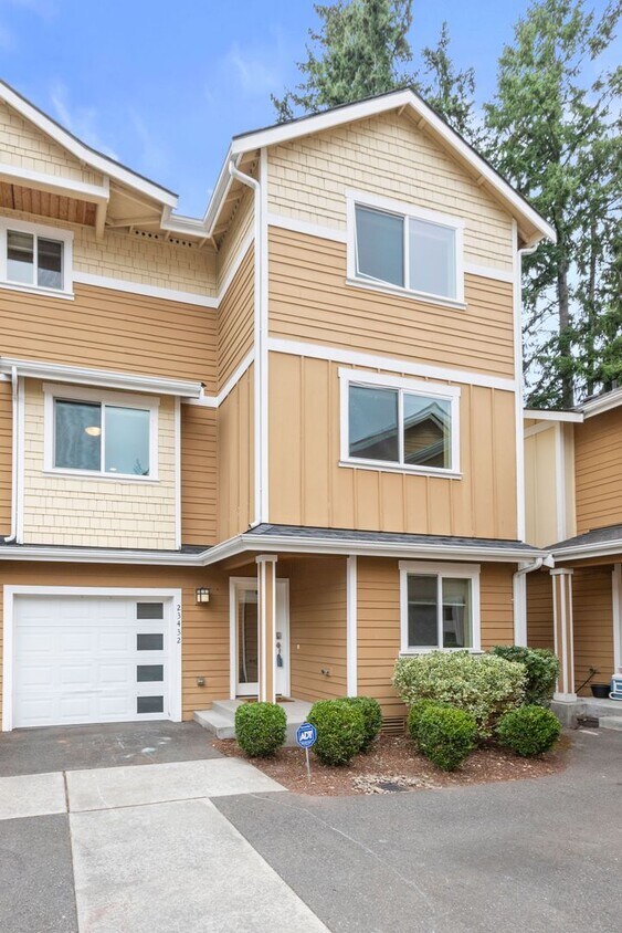 Primary Photo - 4Bd/3.5Ba Mountlake Terrace Townhouse