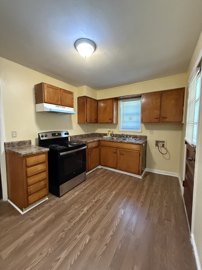 Photo - 646 Leacrest Ave House