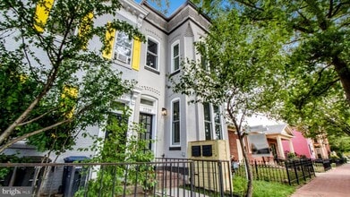 Building Photo - 1239 5th St NW