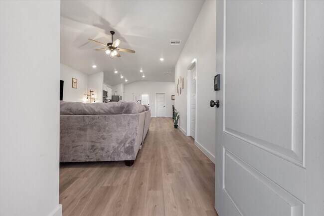 Building Photo - Everything you need is at 2133!!