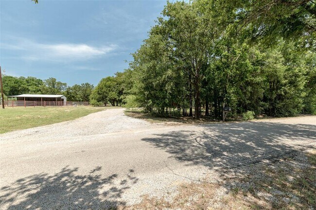 Building Photo - 1111 E Poe Prairie Rd