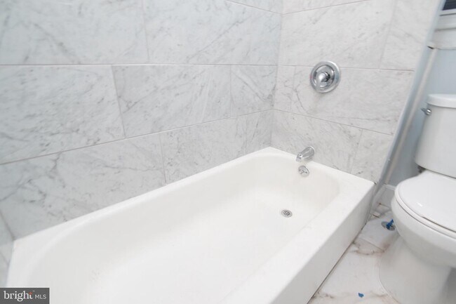 Foto del edificio - 7022 Woodland Ave