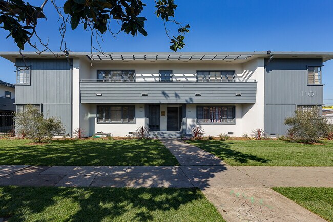 Building Photo - 1101 S Bronson Ave