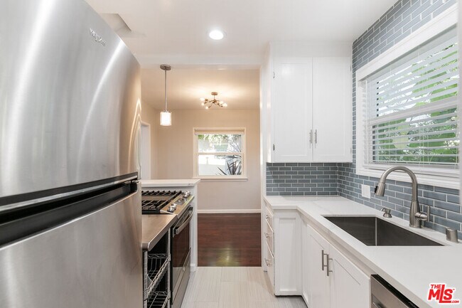 Foto del edificio - 1531 1/2 Meadowbrook Ave
