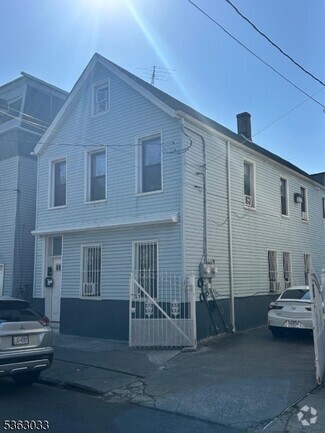 Building Photo - 113 Second St