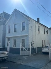 Building Photo - 113 Second St