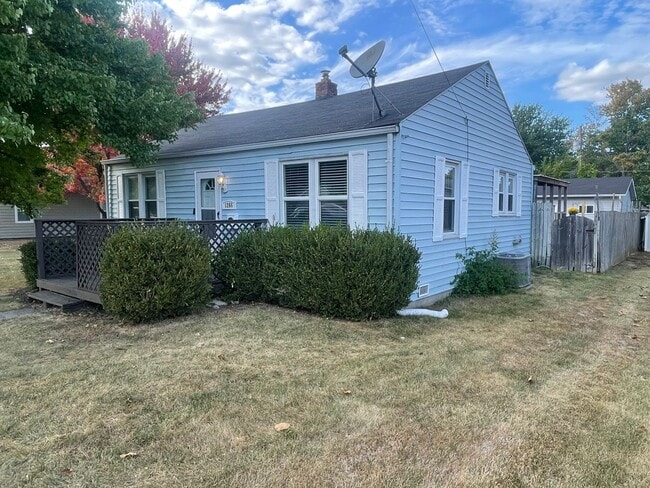 Foto del edificio - Coming Soon ! Large 2 BR single family hom...