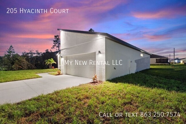 Building Photo - 205 Hyacinth Ct