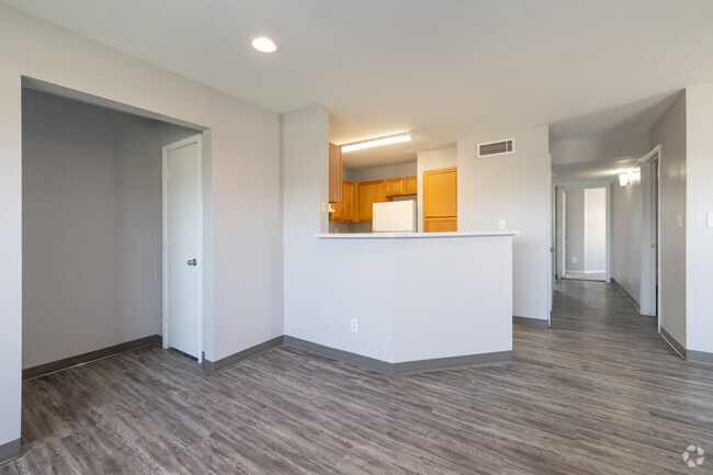 3BR, 2BA Living - zEl Patrimonio Apartments