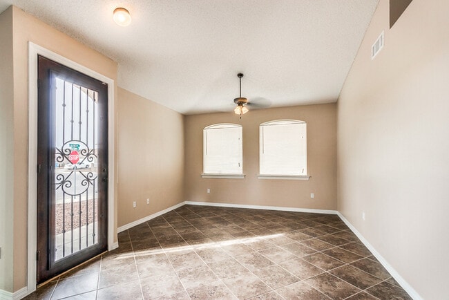 Building Photo - Stunning 4-bedroom home in Socorro TX