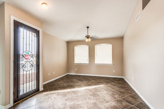 Foto del edificio - Stunning 4-bedroom home in Socorro TX