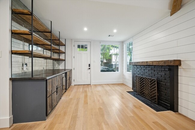 Building Photo - 406 Bomar St