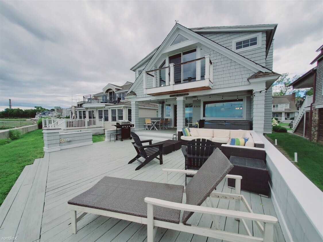 Primary Photo - 4 br, 3.5 bath House - 20 Harbor View Ave