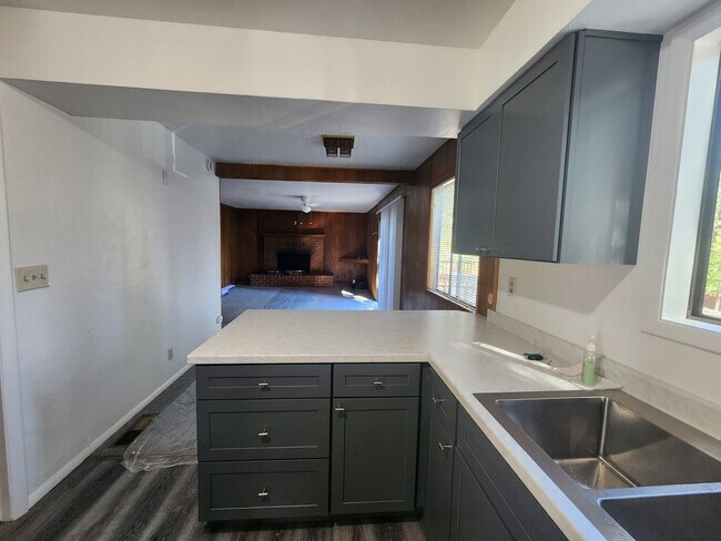 Foto del edificio - 221 - Steelhead Ave Duplex