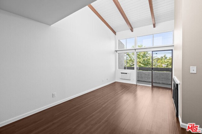 Foto del edificio - 4900 Overland Ave