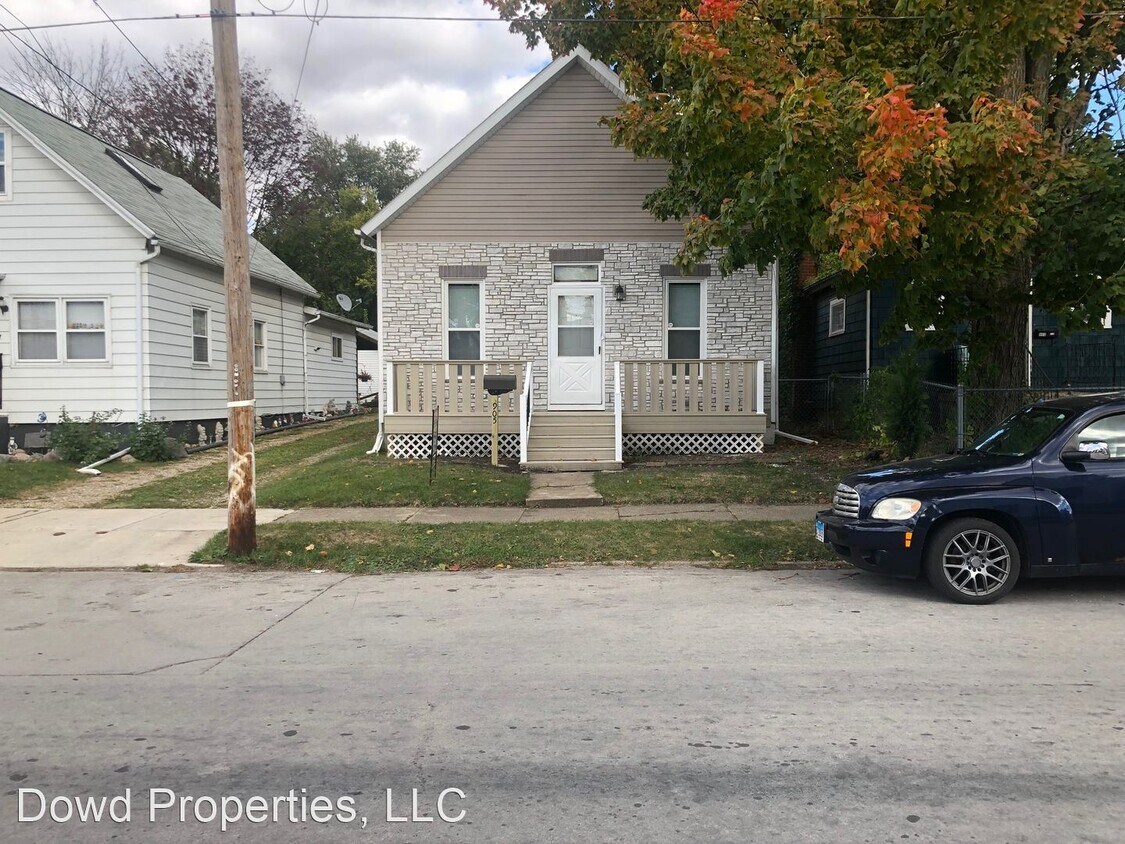 2 br, 1 bath House 905 N Mason Street House Rental in Bloomington