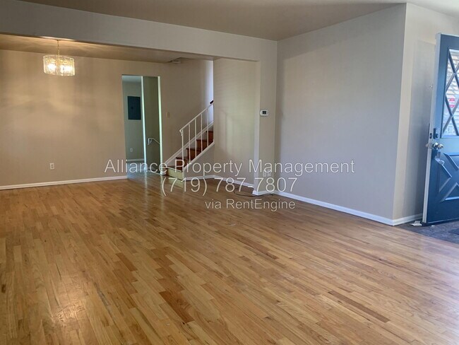 Foto del edificio - 1345 Pike Dr