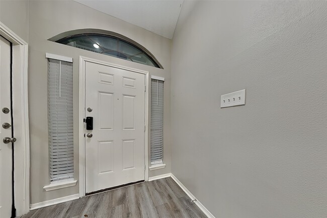 Foto del edificio - 9903 Jockey Club Dr