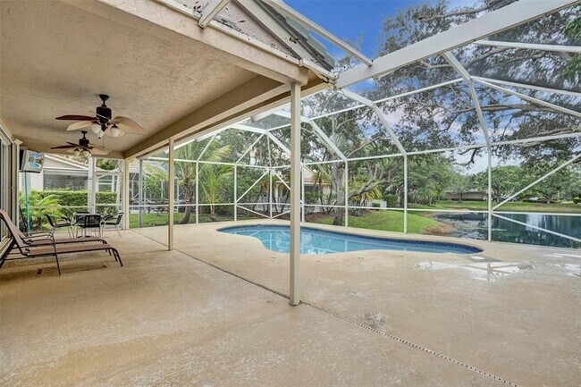 Foto del edificio - 10442 NW 60th Pl