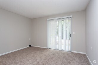 1BR, 1BA - 689 - Hampton Center Apartments