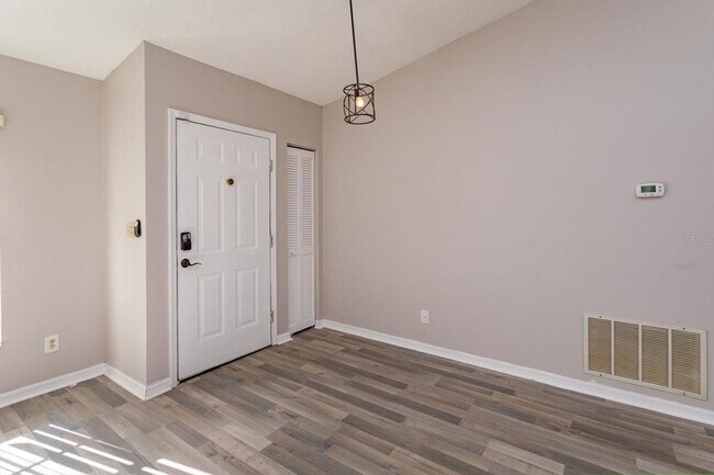 Building Photo - 5955 Kenlyn Ct