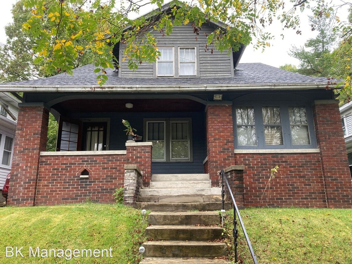 Primary Photo - 4 br, 2 bath House - 210 E Lutz Ave