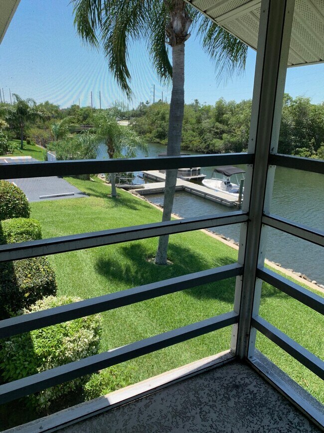 Building Photo - 1845 Robalo Dr