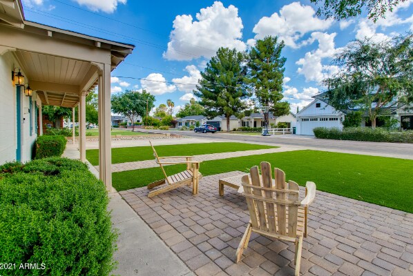 Building Photo - 3242 E Roma Ave