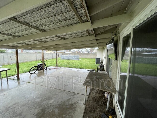 Building Photo - 6612 Cerritos Ave