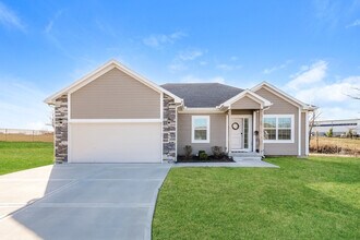 Building Photo - 1205 NW Hilltop Ln