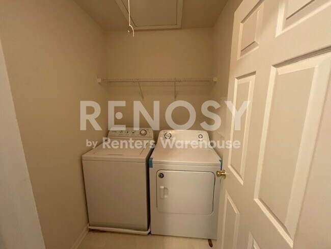Foto del edificio - 11715 Harsworth Ln