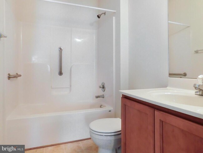 Foto del edificio - 23560 FDR Boulevard