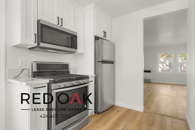Foto del edificio - 8752.5 Belford Ave