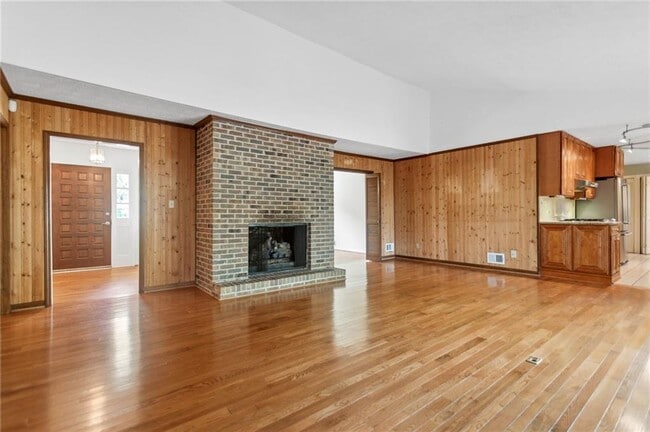 Building Photo - 3513 Ridge View Ct NE