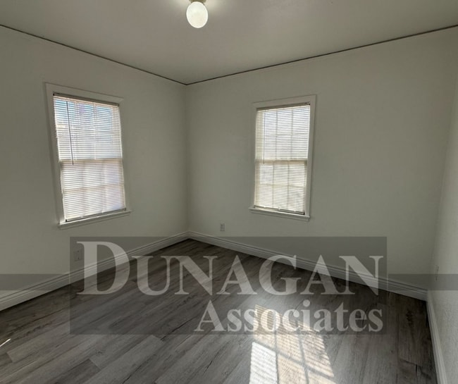 Building Photo - PRICE REDUCED !! OPEN HOUSE ON  1/15 2:45-2:55 2 Bedroom - 1 Bath home!!