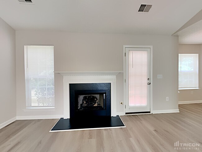 Foto del edificio - 812 Whitewater Dr