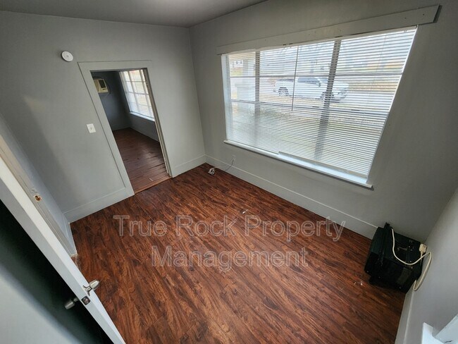 Foto del edificio - 400 W 17th St