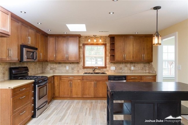 Building Photo - 1382 E Cardinal Dr