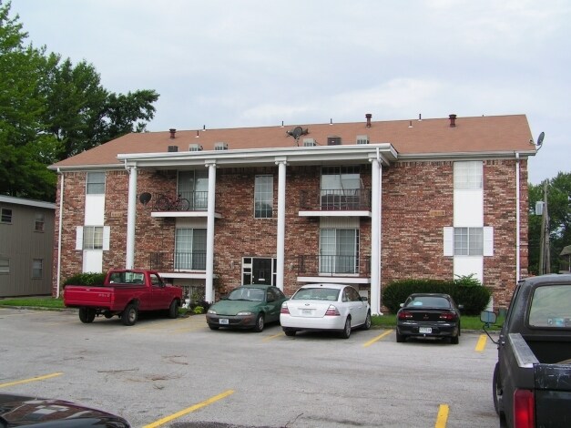 Building Photo - 2048 S Florence Ave