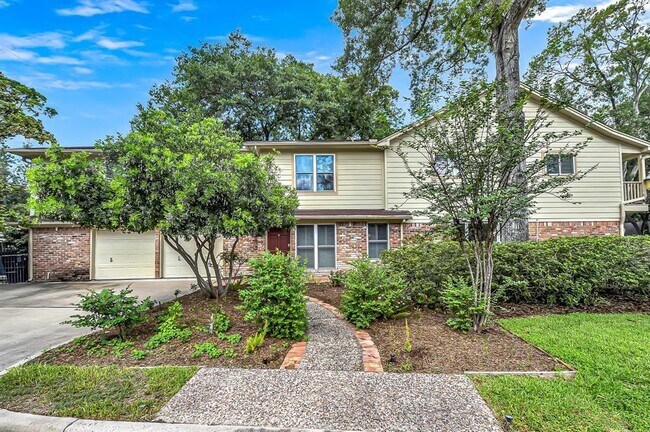 Building Photo - 12703 Pebblebrook Dr
