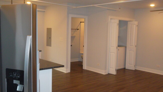 Foto del edificio - 850 N State St