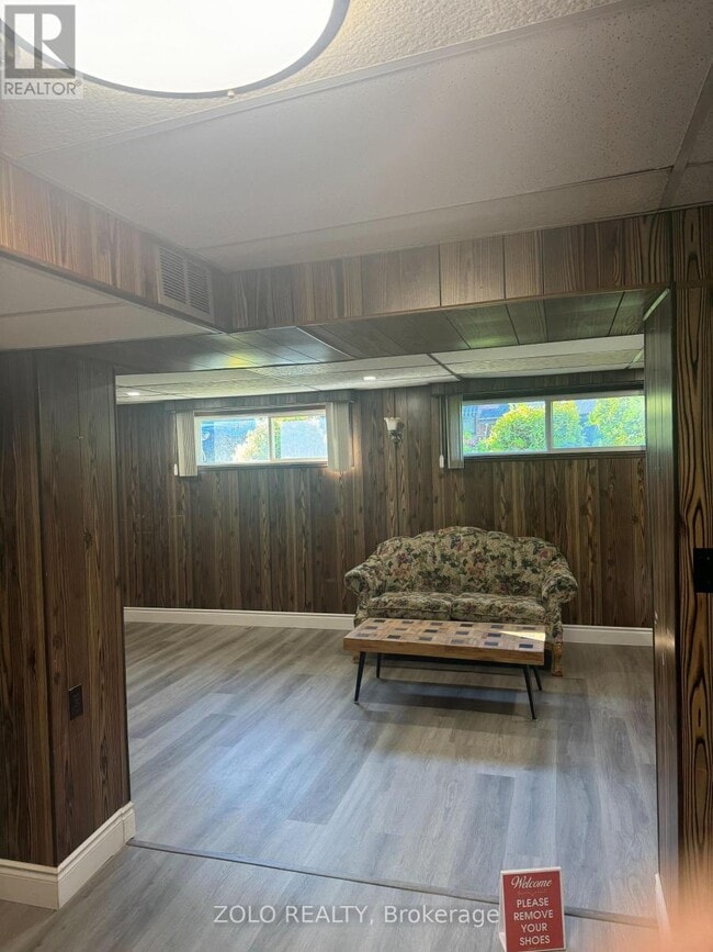 Building Photo - 346 Wenlock Ave