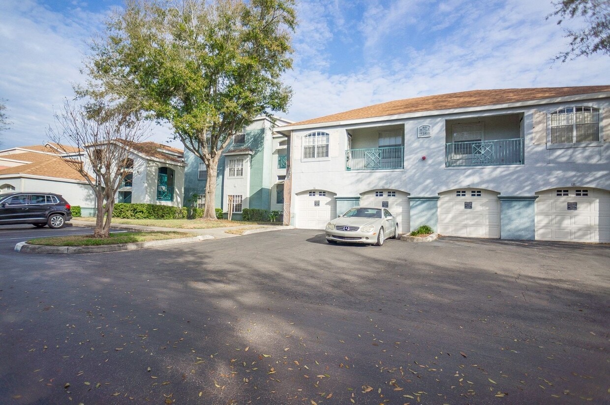 Foto principal - NEWLY UPDATED 2 bedroom 2 bath condo for r...