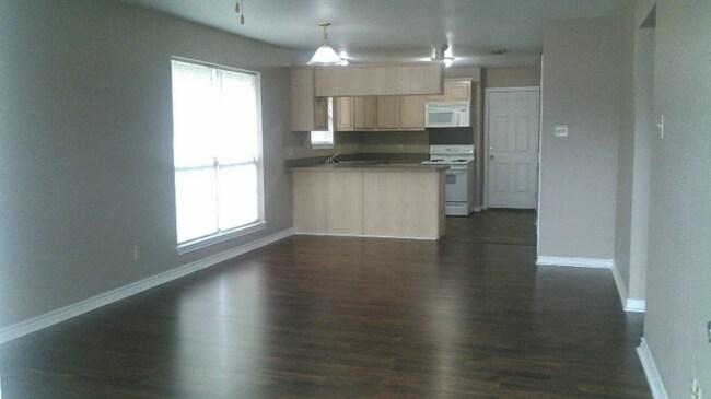 Building Photo - 114 Henson Ct