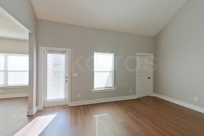 Building Photo - 8008 Shadesbrook Dr